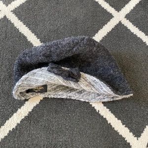Gray wool hat with bow